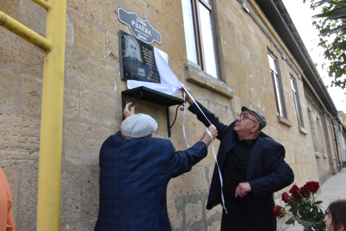 В Дербенте открыта мемориальная доска ветерану труда Исабале Исаеву