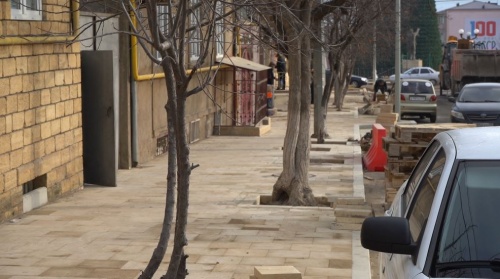 Рустамбек Пирмагомедов проверил, как идет благоустройство улицы Рзаева