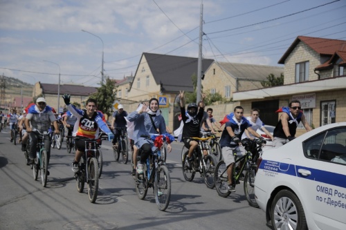 В Дербенте состоялся общегородской̆ велопробег, посвящённый 75 - летию Победы в ВОВ и дню физкультурника «За здоровое будущее»