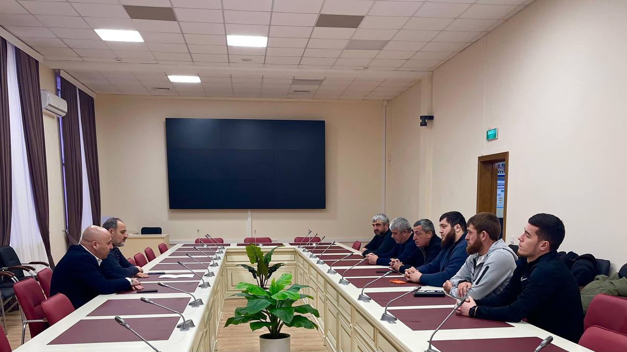 В Дербенте прошло совещание по вопросам профилактической беседы с подрастающим поколением