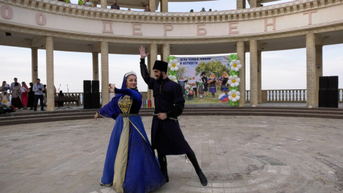 На набережной состоялся праздничный концерт к Дню семьи, любви и верности   