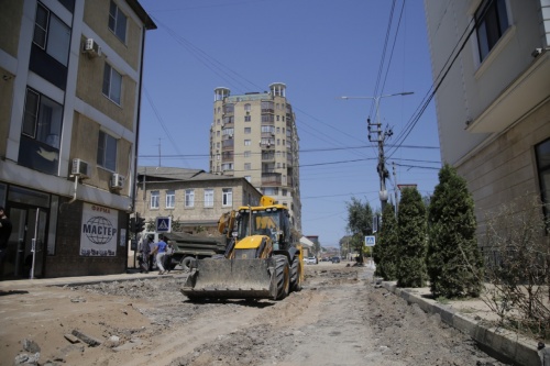 Мэр Дербента проинспектировал ход реконструкции дороги на переулке им. К.Маркса